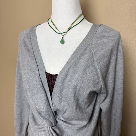 Victoria's Secret Gray Twist Back Lightweight Cropped Sweatshirt - Size Medium - Picture 2 of 7